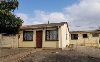 2 Bedroom Simplex in Trenance Manor