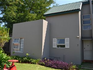 3 Bed Townhouse in Weltevreden Park