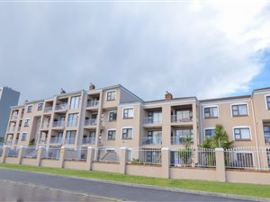 1 Bed Apartment in Bloubergrant