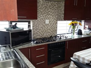 2 Bedroom House in Bezuidenhout Valley