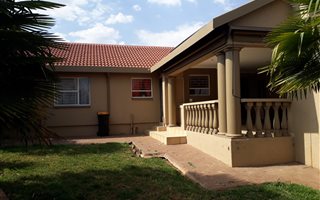 3 Bedroom Townhouse in Vanderbijlpark SE3