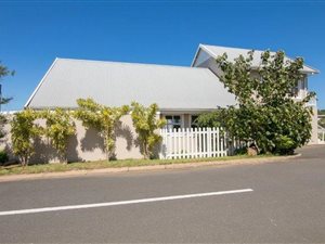 4 Bed House in Caledon Estate