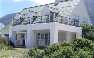 4 Bedroom House in Bettys Bay