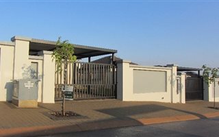 2 Bedroom House in Dainfern