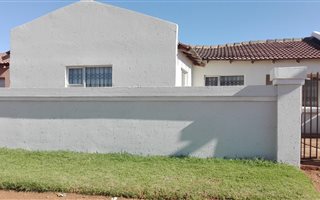 3 Bedroom House in Roodekop