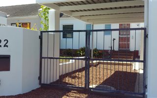 2 Bedroom House in De Bron