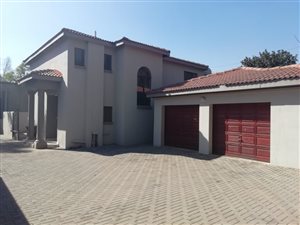 3 Bed House in Silver Lakes Golf Estate