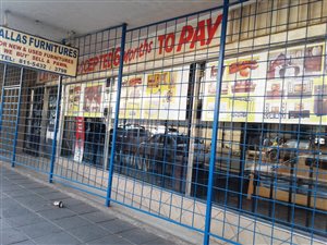 975 m² Commercial space in Springs Central