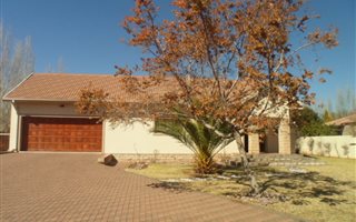 3 Bedroom House in Woodland Hills
