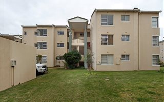 2 Bedroom Apartment in Greenways Golf Estate