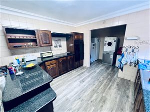 6 Bed House in Dorandia