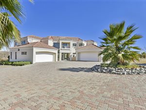 8 Bed House in Lanseria and surrounds