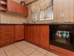 1.5 Bed Apartment in Springs Central