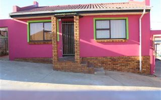 2 Bedroom House in Tiry Ville