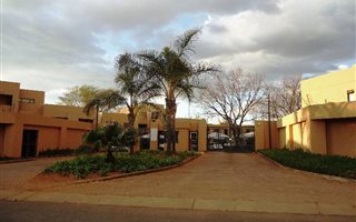 1 Bedroom Townhouse in Waterkloof Ridge