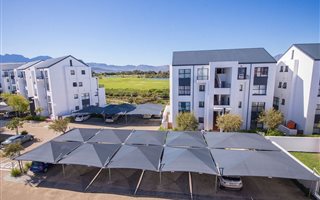 1 Bedroom Apartment in Somerset West Central