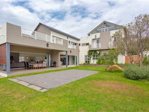 4 Bed House in Helderfontein Estate
