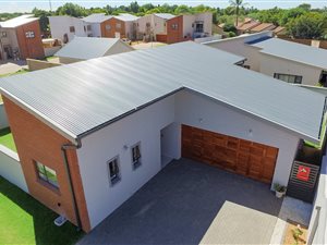 3 Bedroom House in Rietvalleirand