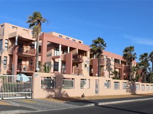 2 Bed Apartment in Bloubergrant