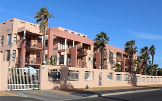 2 Bedroom Apartment in Bloubergrant