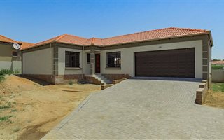 3 Bedroom Townhouse in Jackaroo Park