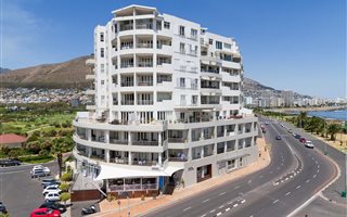 2 Bedroom Apartment in Mouille Point