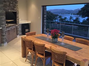 4 Bedroom House in Kosmos