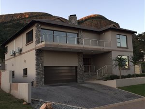 4 Bed House in Kosmos