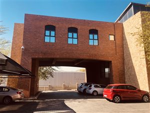 210 m² Commercial space in Paulshof
