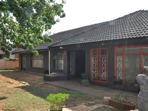 6 Bed House in Risiville