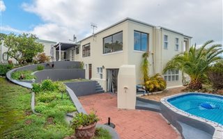 3 Bedroom House in Bayview Heights
