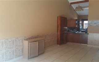 2 Bedroom House in Safari Gardens