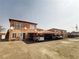 12 Bed Townhouse in Brakpan North