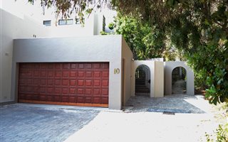 3 Bedroom Duplex in Hyde Park