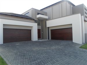 5 Bed House in Blue Valley Golf Estate