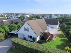 5 Bed House in St Francis Bay