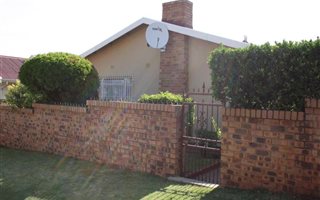 3 Bedroom House in Bosmont