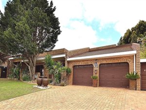 4 Bed House in Protea Valley