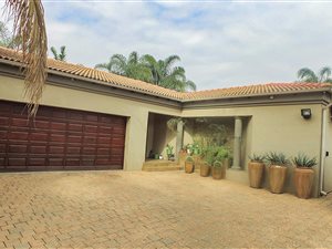 4 Bedroom House in Montana Park