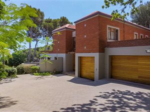 4 Bed House in Plattekloof