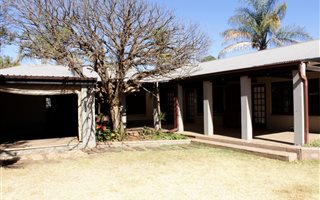 4 Bedroom House in Dan Pienaar