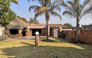 5 Bedroom House in Roosheuwel