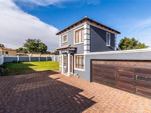 2 Bed House in Krugersdorp Central