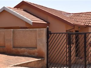 6 Bed House in Saulsville