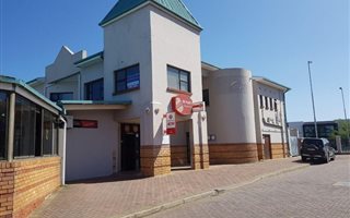 180 m² Commercial space in Beacon Bay