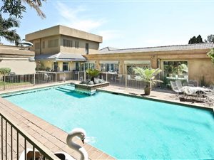 5 Bed House in Sunningdale