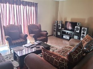 2 Bed Townhouse in Ravensklip