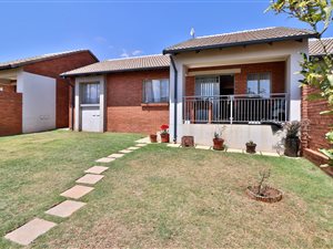 3 Bed Townhouse in Mooikloof Ridge