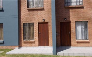 1 Bedroom Apartment in Rooihuiskraal