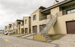 3 Bedroom Townhouse in Sherwood and surrounds